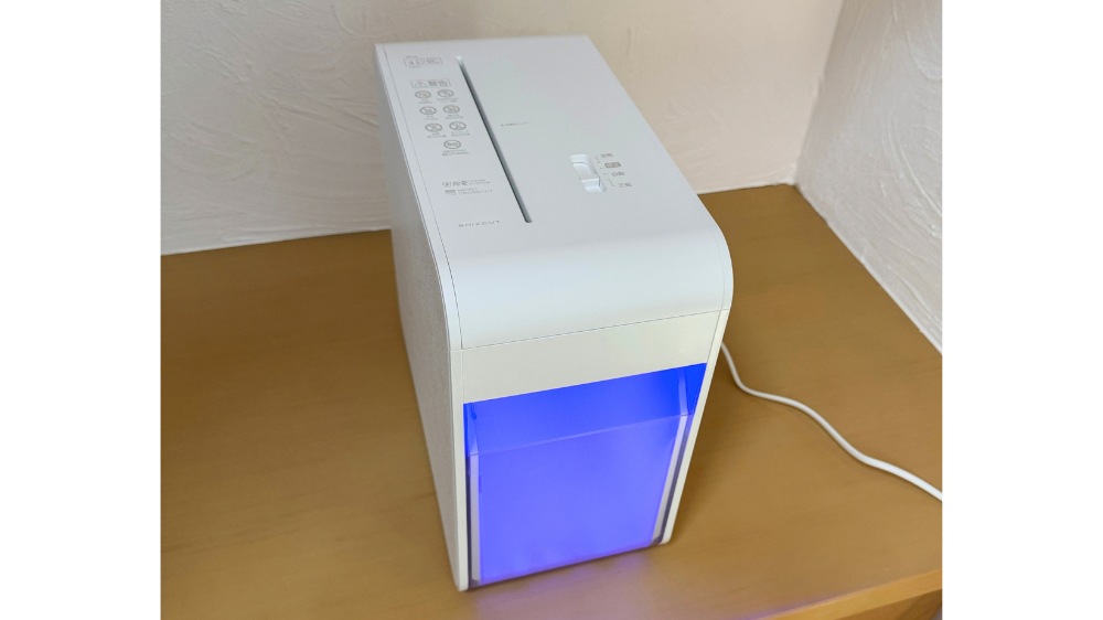 シズカット P4HM-35E-W 部屋になじむホワイトデザインと青色ライト